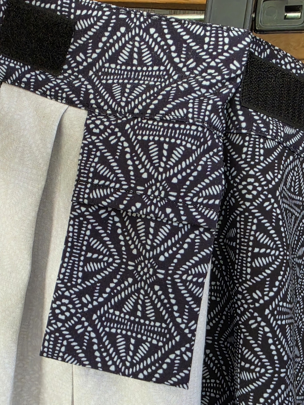 EUC Ripskirt Hawaii Black Pearl Batik Length 4 Skirt XXL - Picture 3 of 6